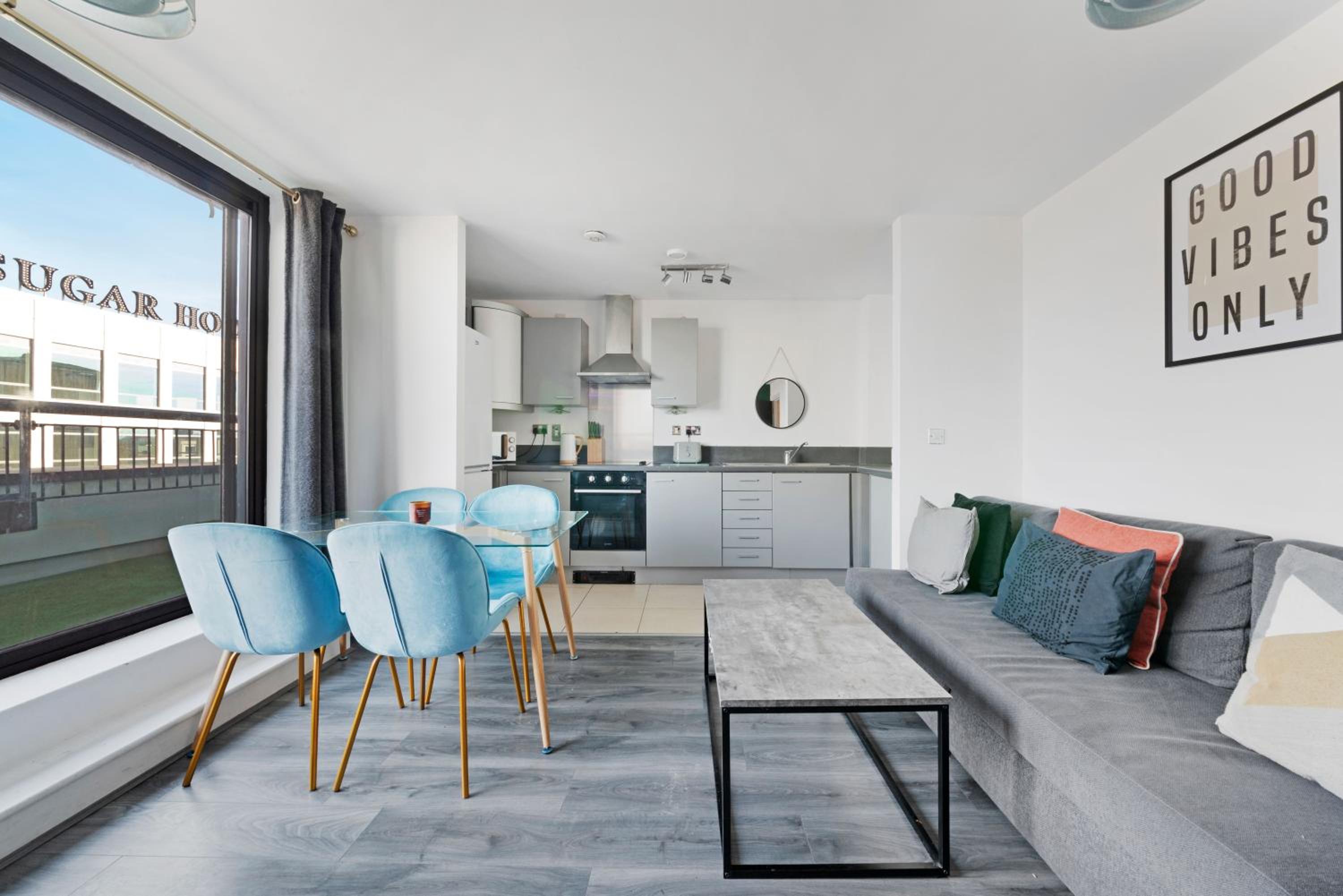 Penthouse w/ Hot Tub near Stratford, Westfield
