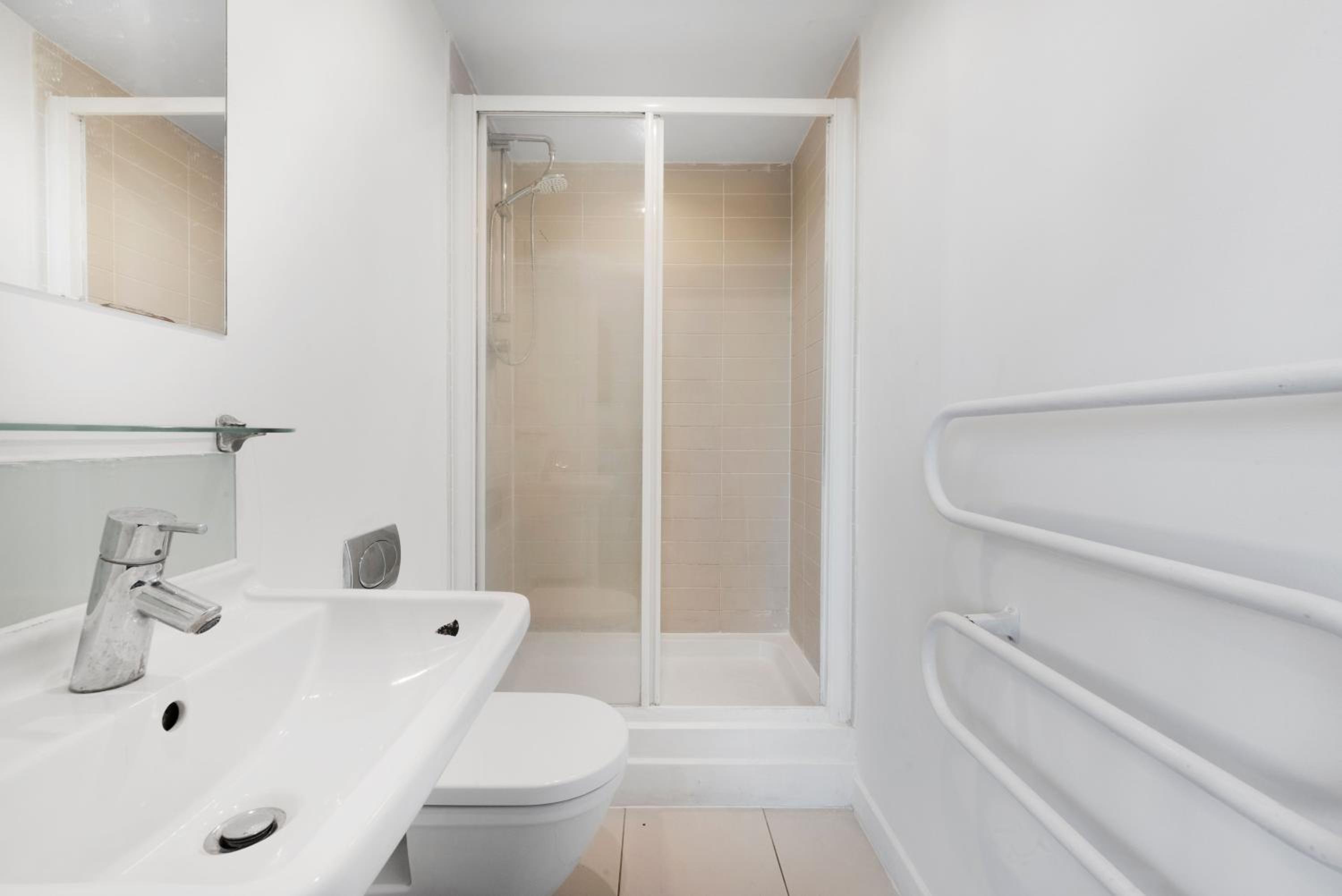 Penthouse w/ Hot Tub near Stratford, Westfield