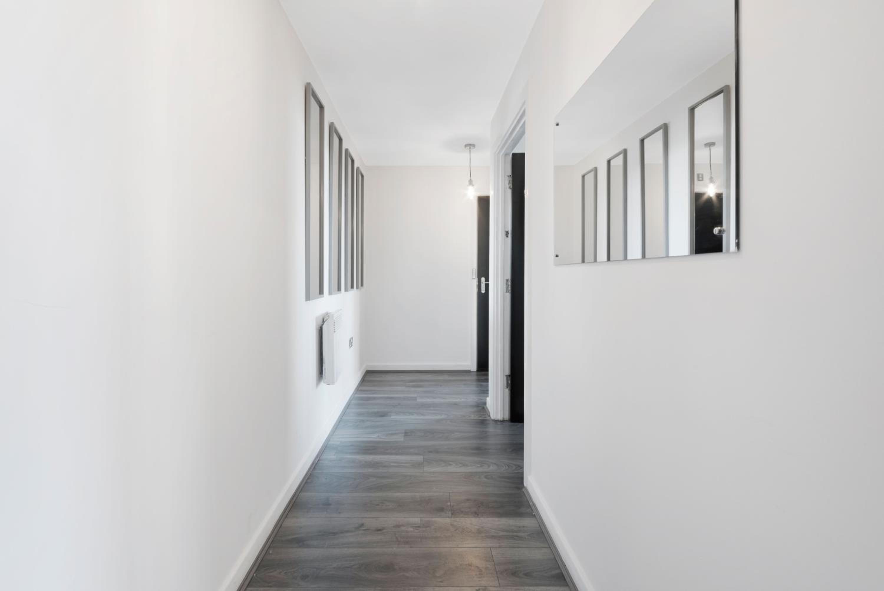 Penthouse w/ Hot Tub near Stratford, Westfield