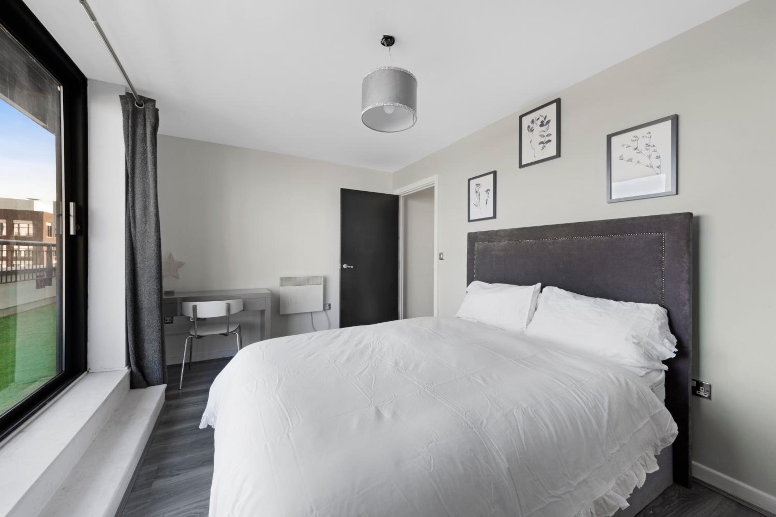 Penthouse w/ Hot Tub near Stratford, Westfield