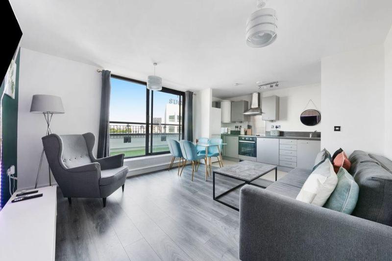Penthouse w/ Hot Tub near Stratford, Westfield