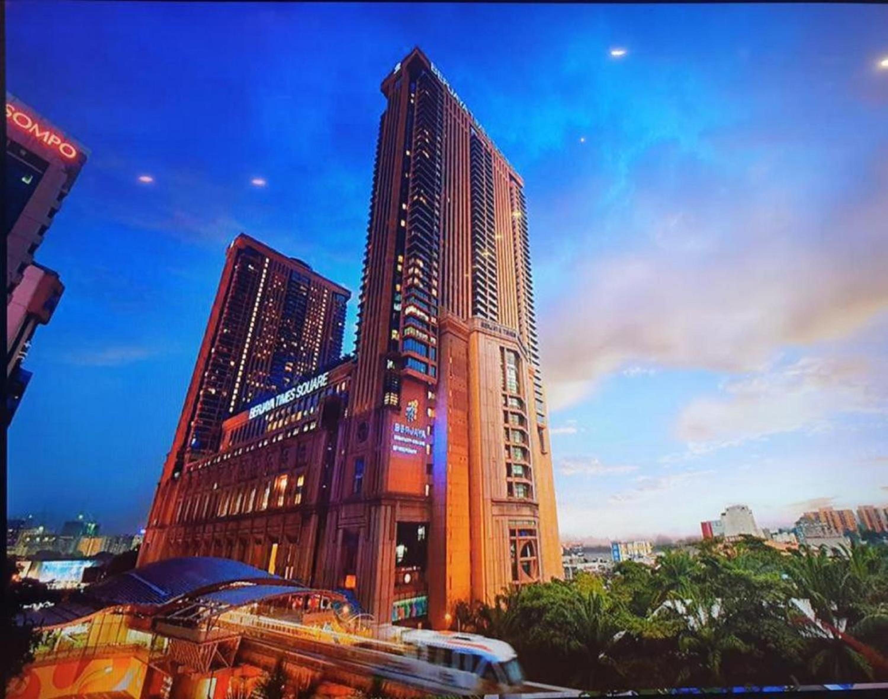 Hilton service suite times Square kl