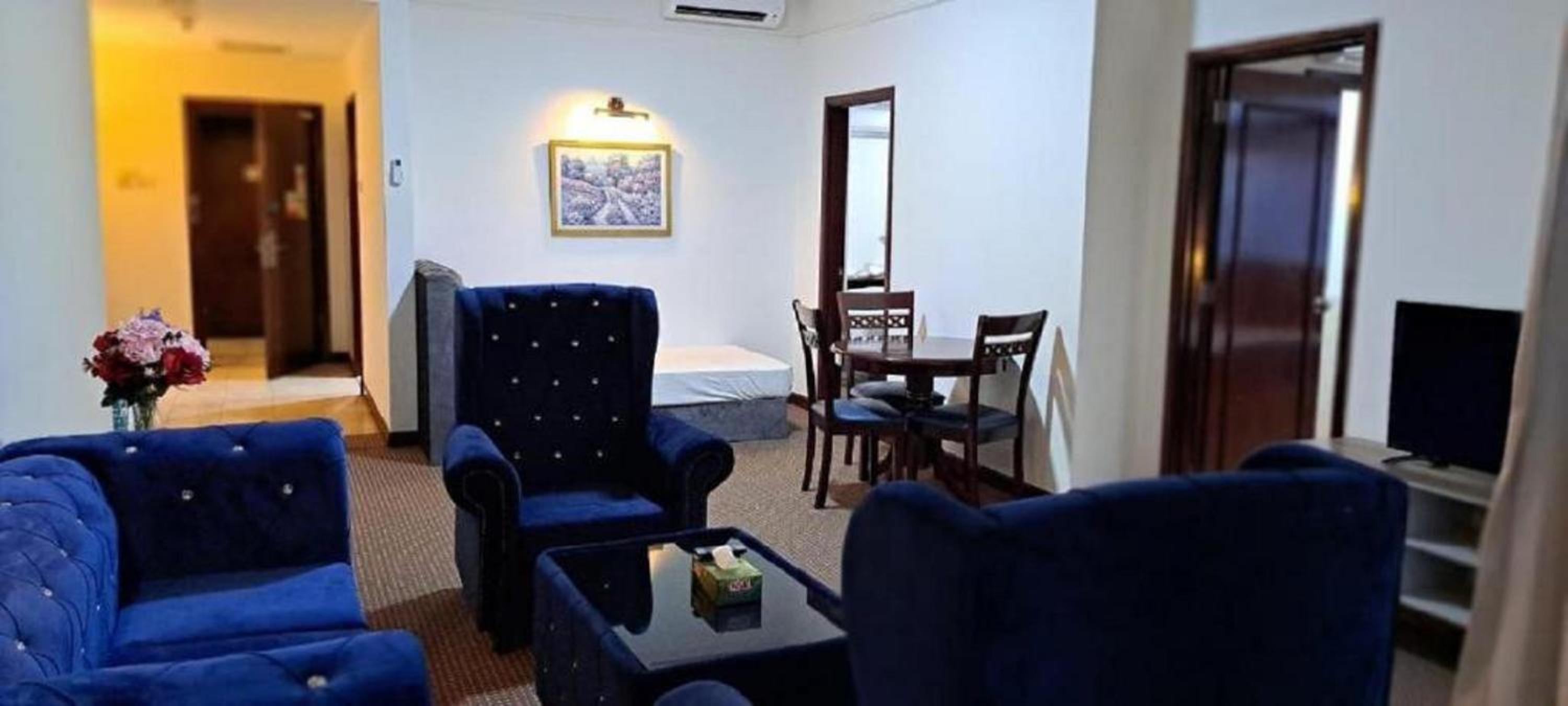 Hilton service suite times Square kl