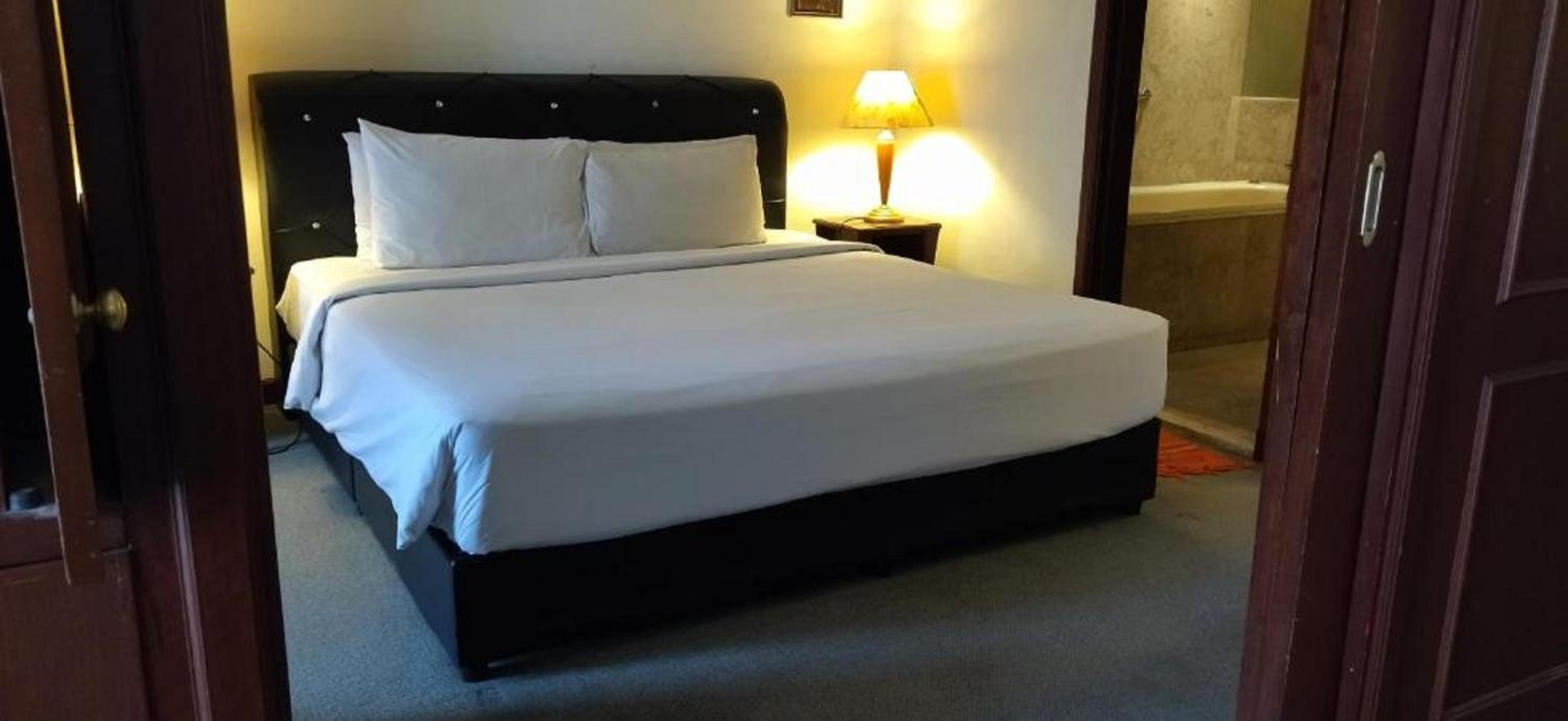 Hilton service suite times Square kl