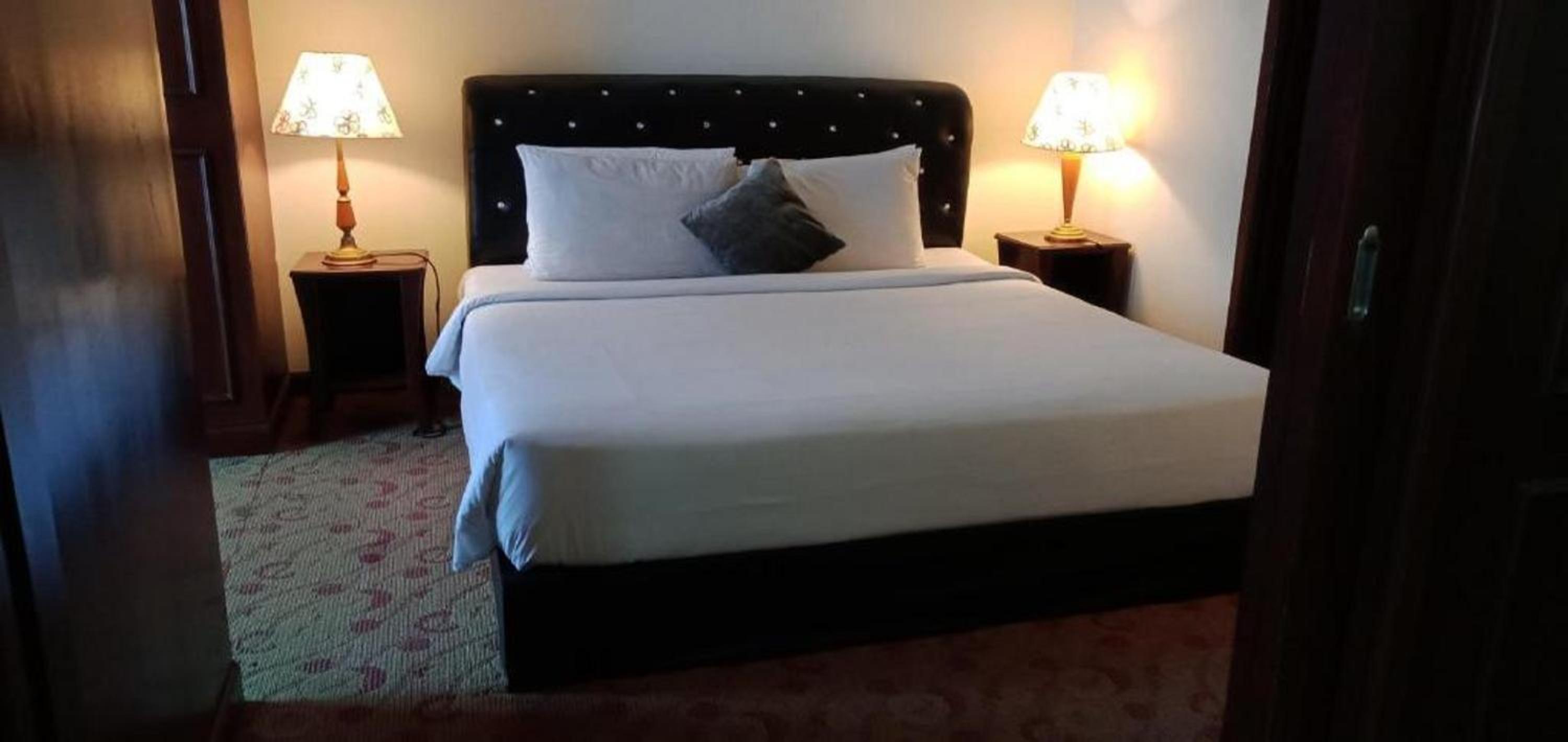 Hilton service suite times Square kl