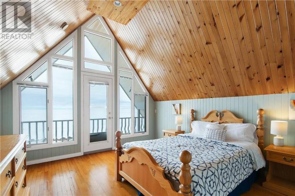 Borgitte 3 bedroom Waterfront Cottage