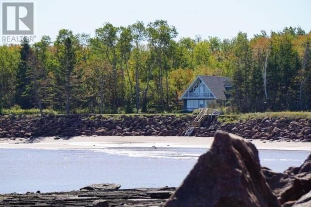 Borgitte 3 bedroom Waterfront Cottage