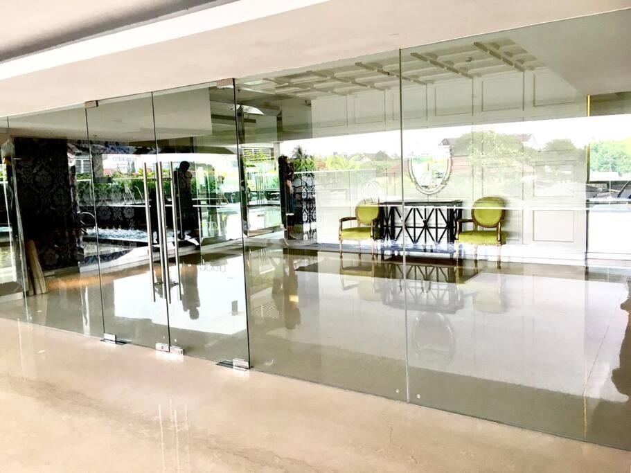 Kemang Stylish 2BR Restaurants Prvt Lift Mall Acc view 3
