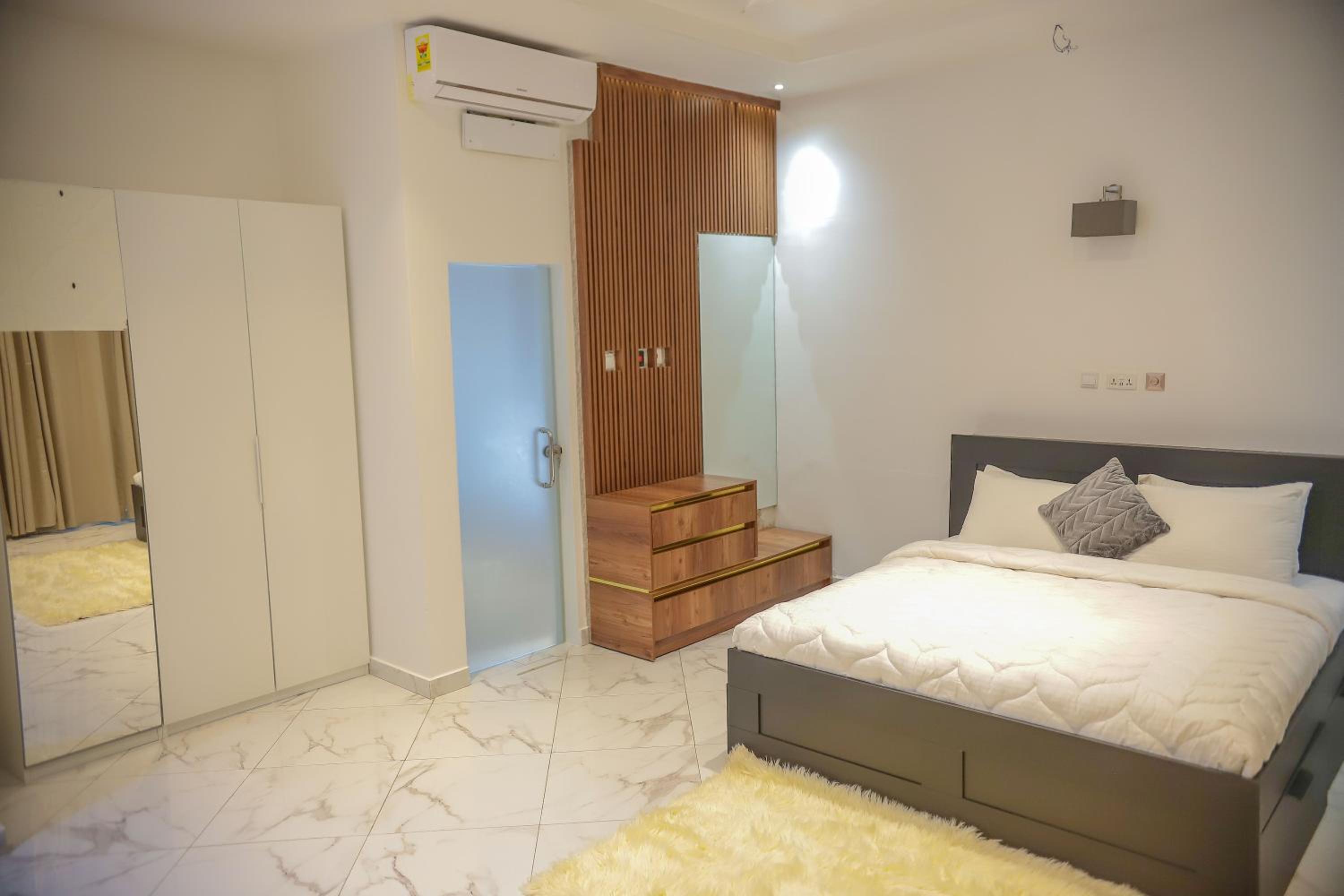 5 Bedrooms Luxury Vacation Villa