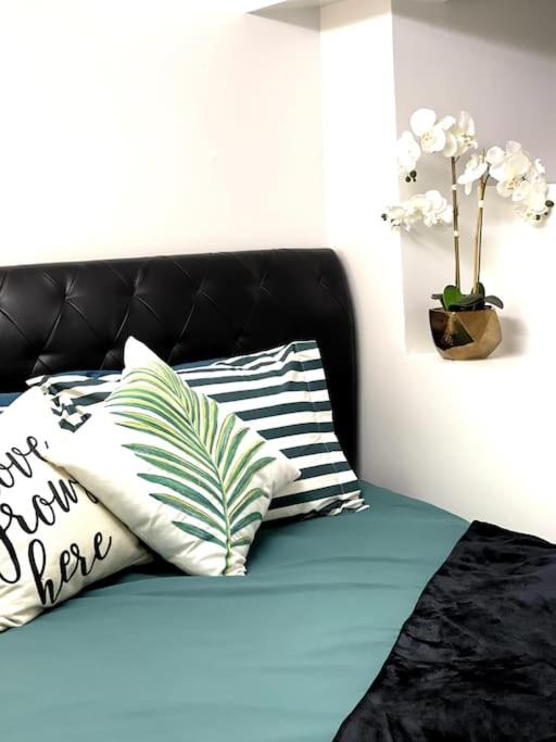 Vintage 2 bed 2 bath suite Distillery District