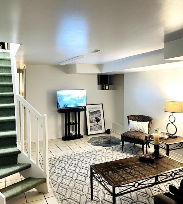 Vintage 2 bed 2 bath suite Distillery District