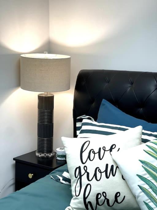 Vintage 2 bed 2 bath suite Distillery District