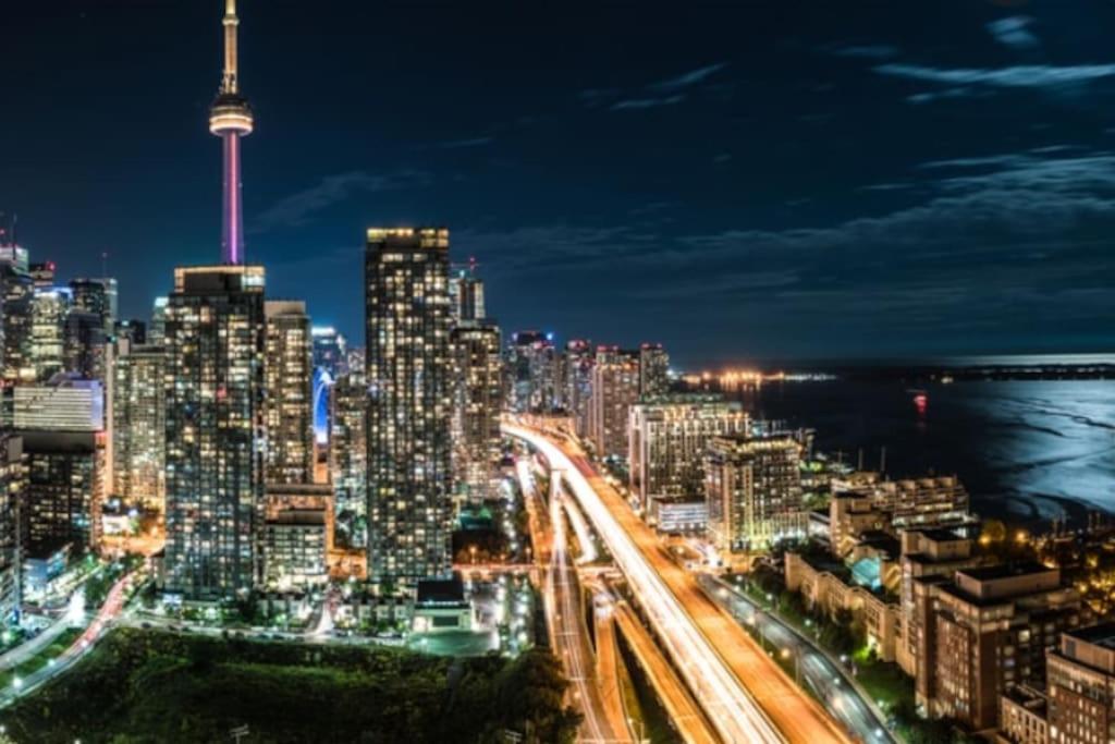 Vintage 2 bed 2 bath suite Distillery District