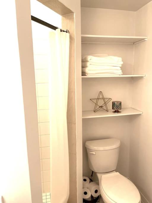 Vintage 2 bed 2 bath suite Distillery District