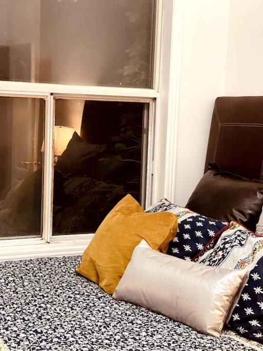 Vintage 2 bed 2 bath suite Distillery District