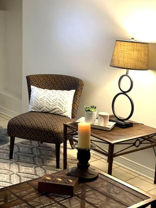 Vintage 2 bed 2 bath suite Distillery District