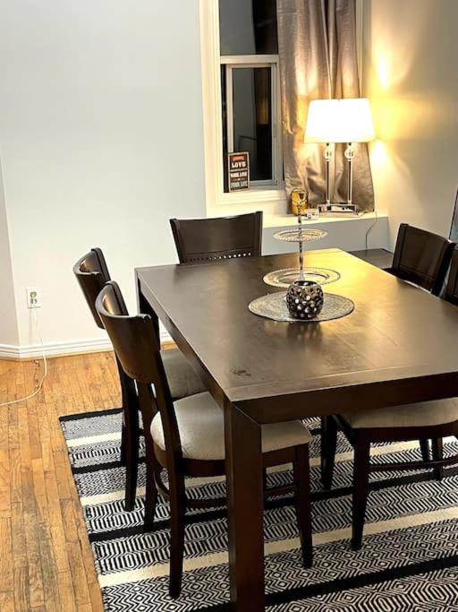 Vintage 2 bed 2 bath suite Distillery District