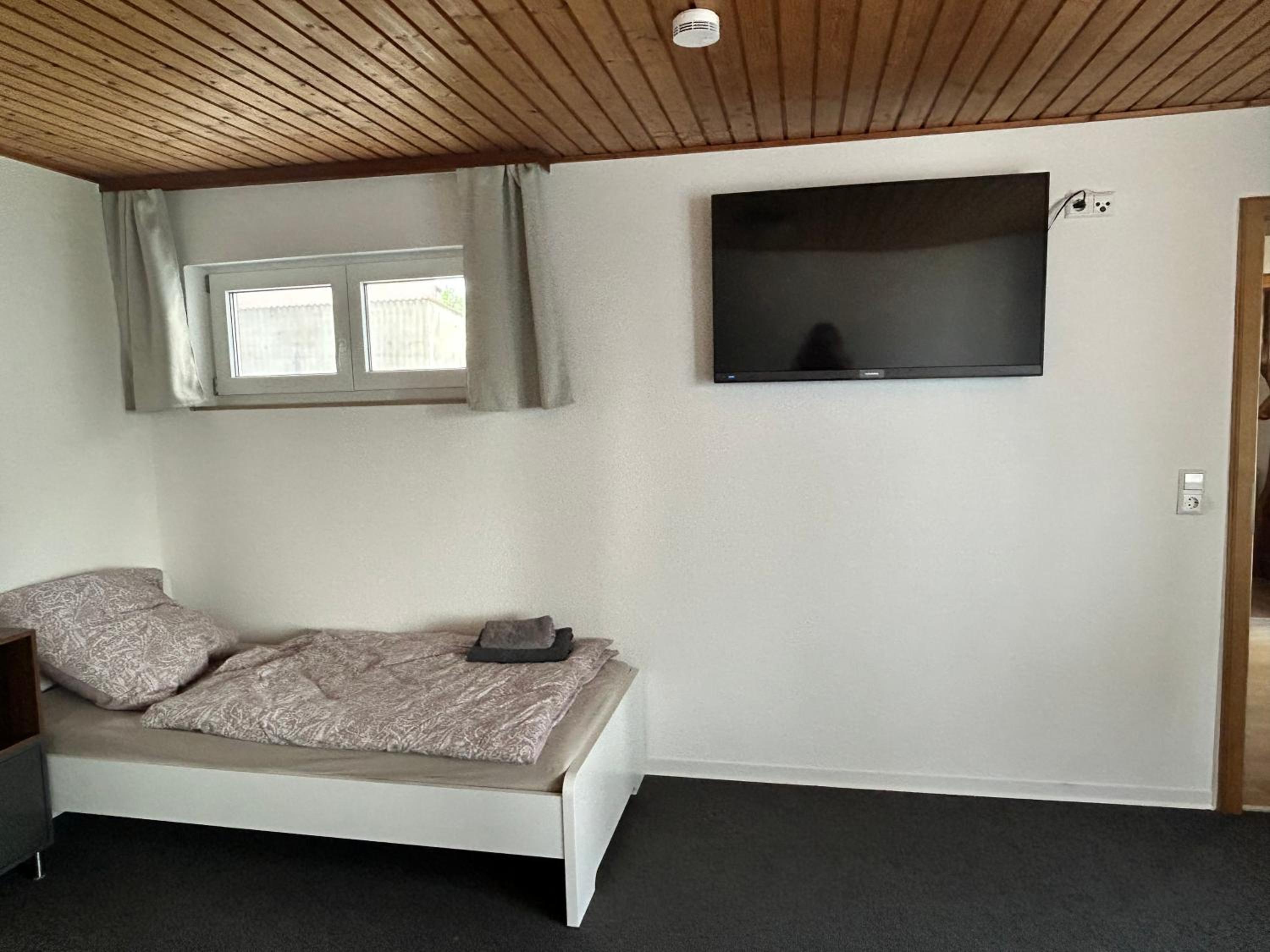 Monteurhaus Business-House für 14 Personen, Küche, Smart-TV
