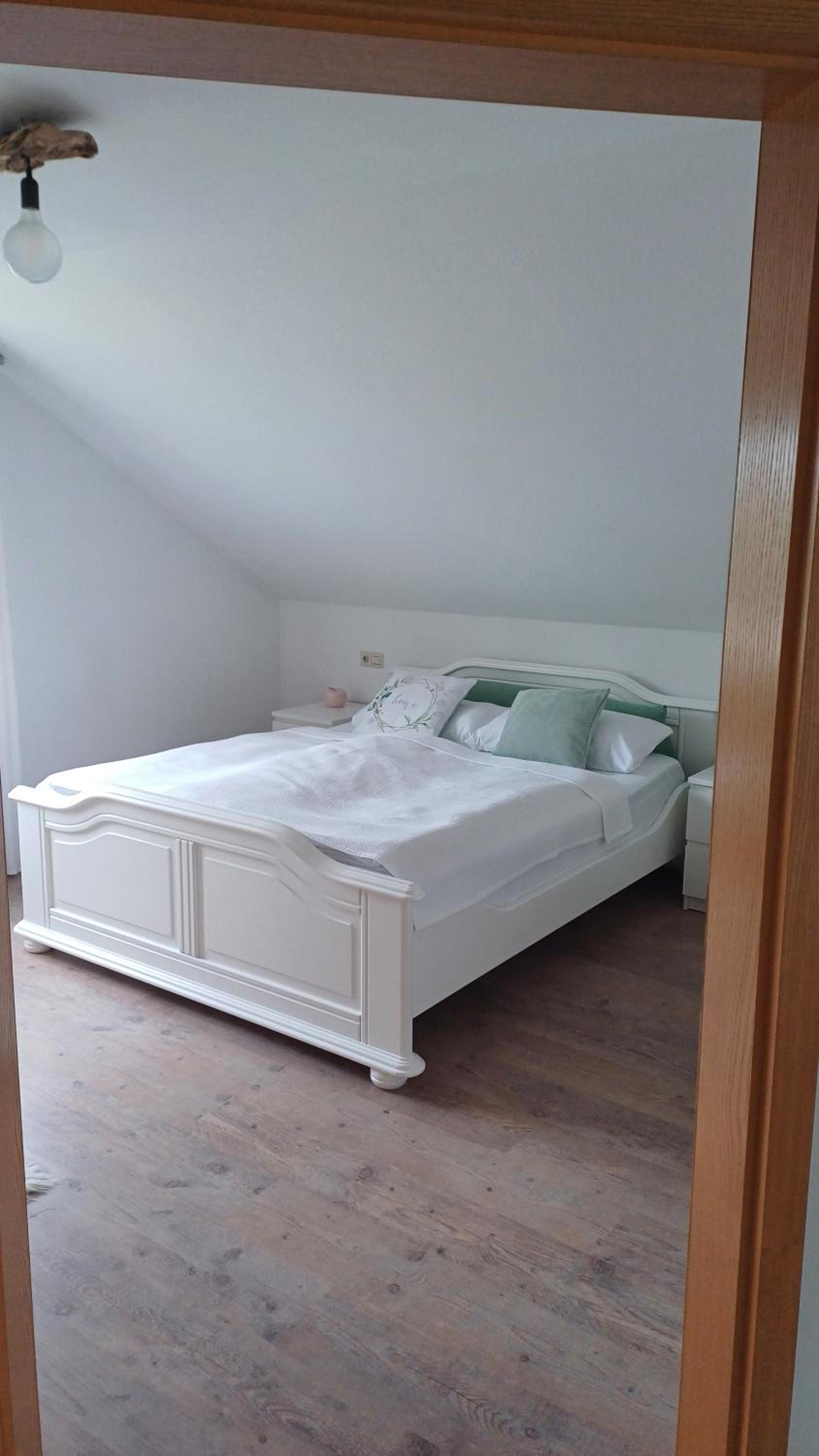 Helle schöne Dachgeschosswohnung mit Balkon