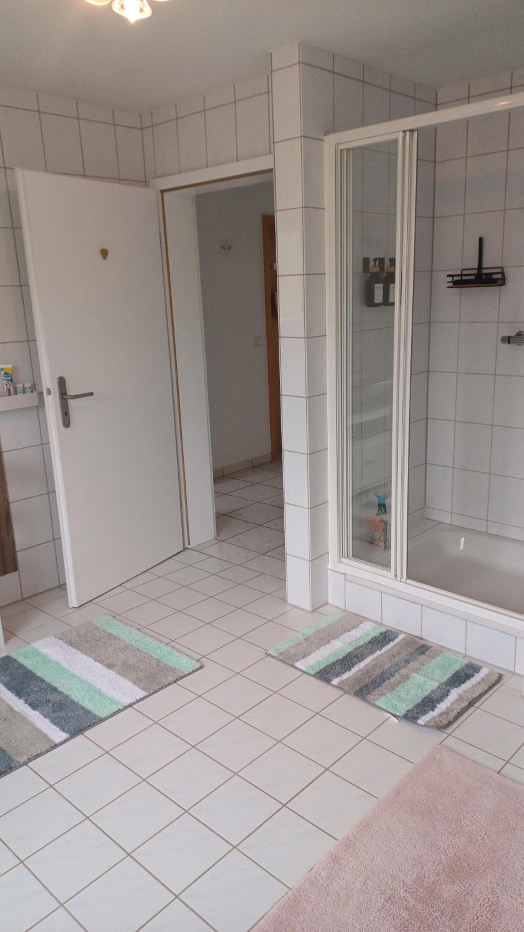 Helle schöne Dachgeschosswohnung mit Balkon