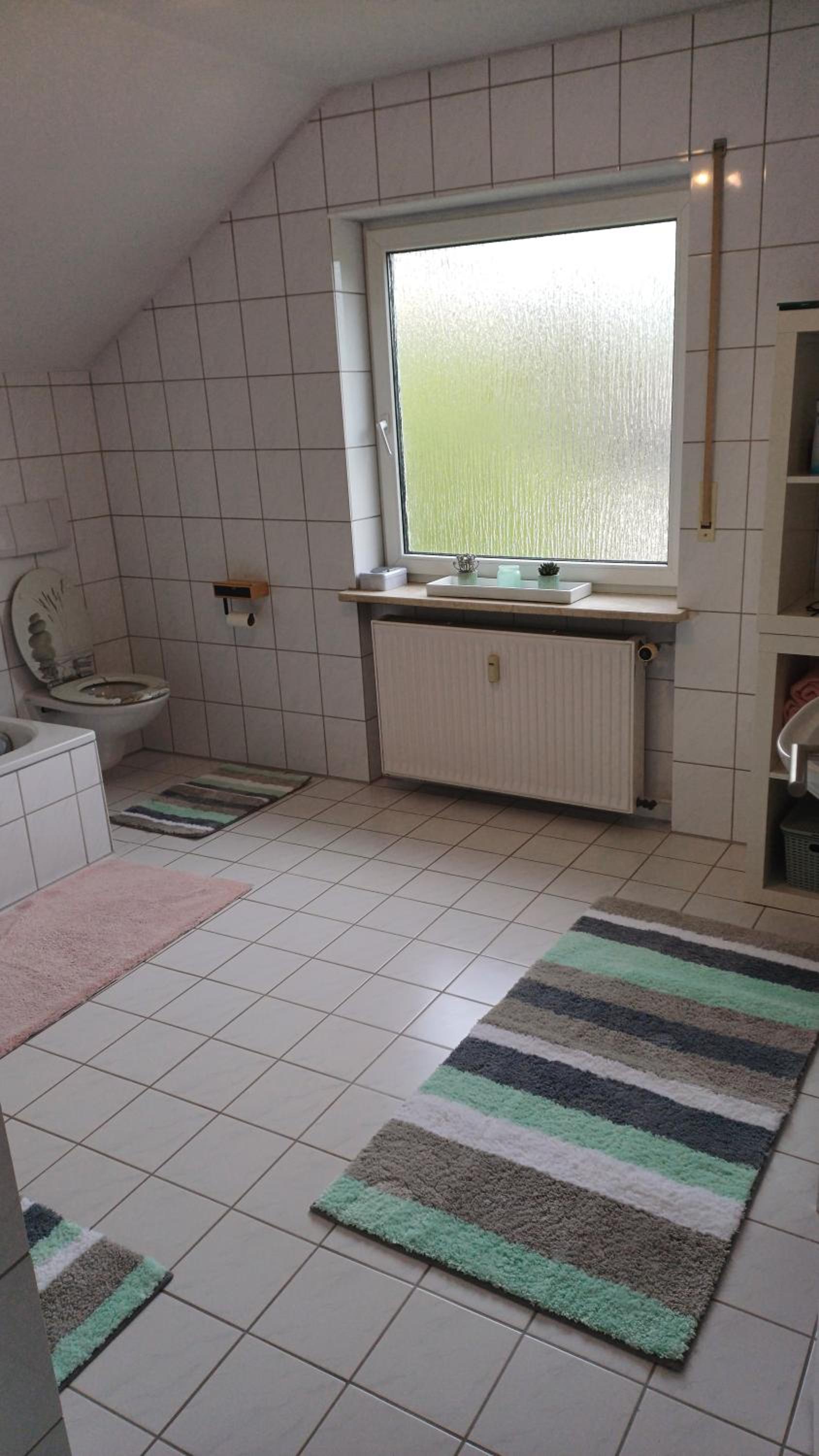 Helle schöne Dachgeschosswohnung mit Balkon