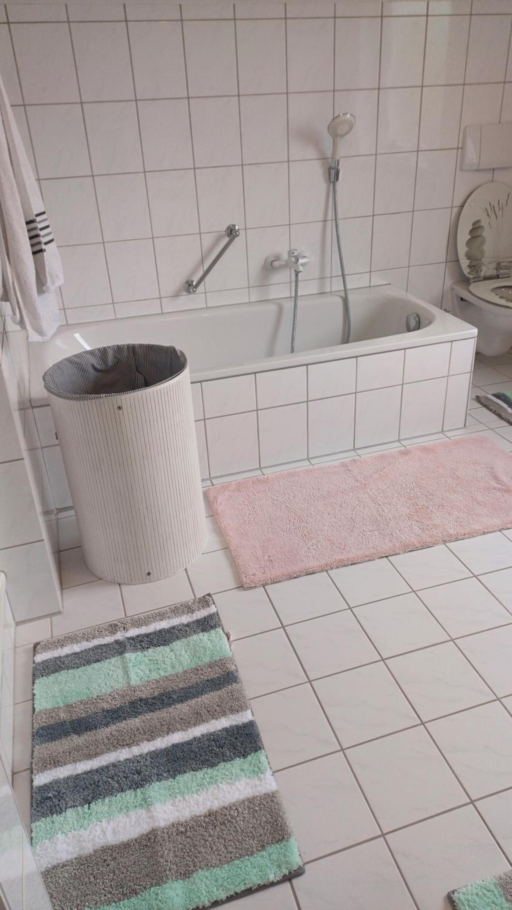 Helle schöne Dachgeschosswohnung mit Balkon