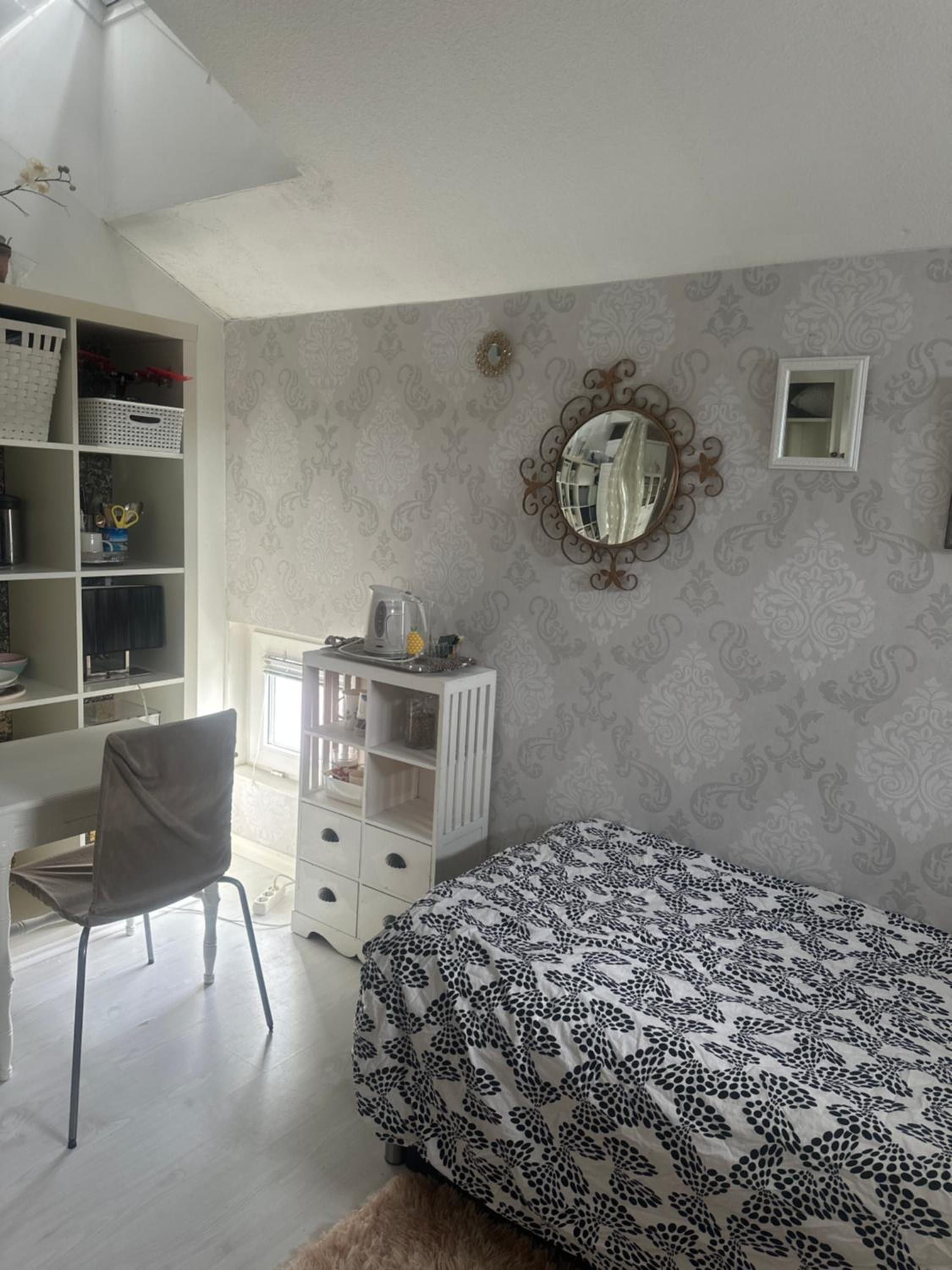 Small guest room