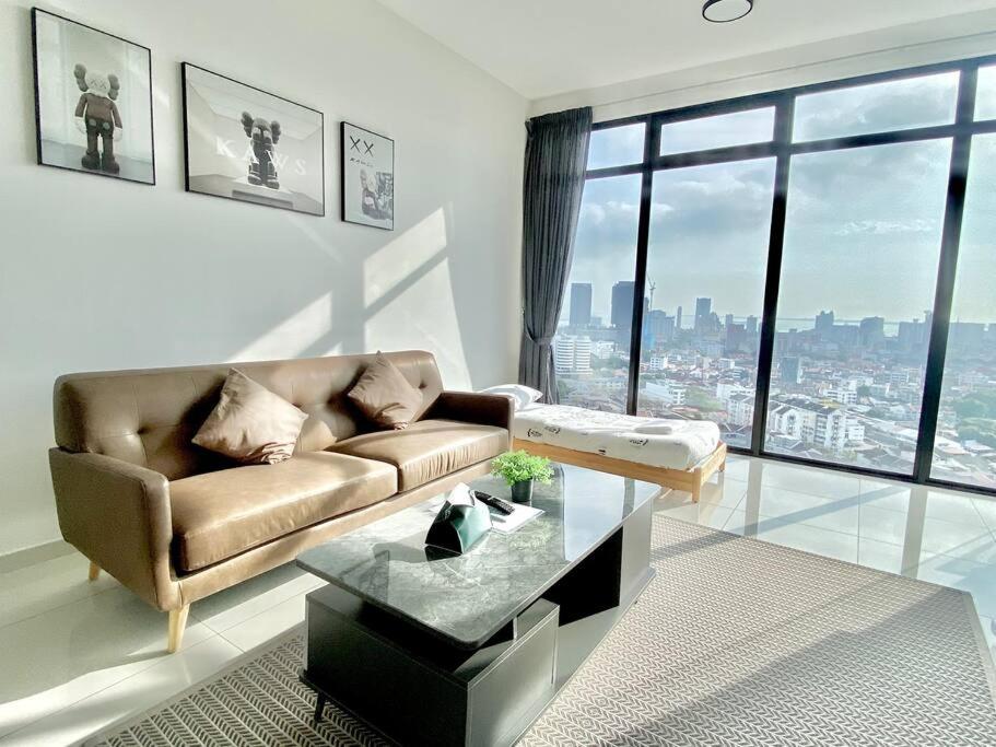 Beacon Executive Suites #Warmth #SkyPool #Georgetown #5pax #2BR 2bath #2Queen 1Single #Quality well maintained #Private host - main view