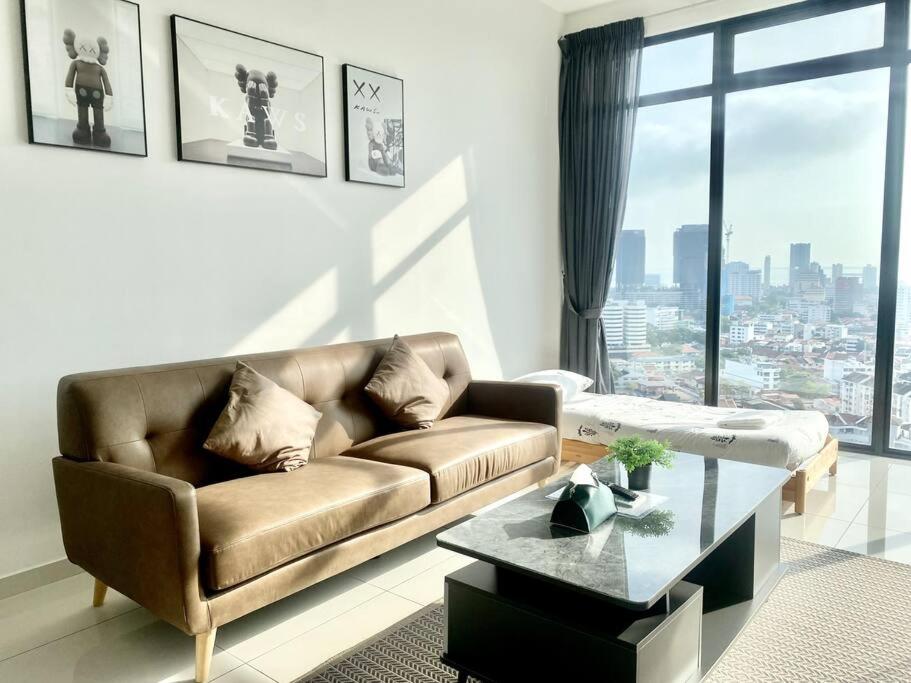 Beacon Executive Suites #Warmth #SkyPool #Georgetown #5pax #2BR 2bath #2Queen 1Single #Quality well maintained #Private host view 2