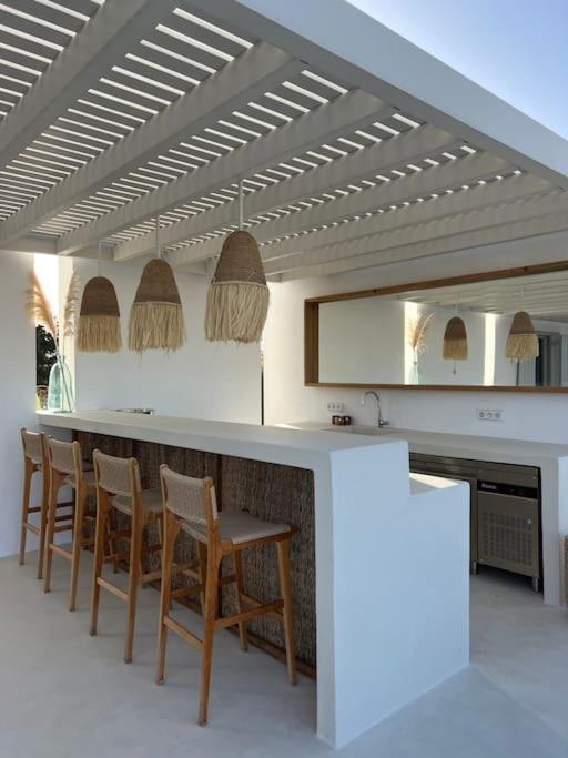 Moderne Villa mit Pool und Meerblick