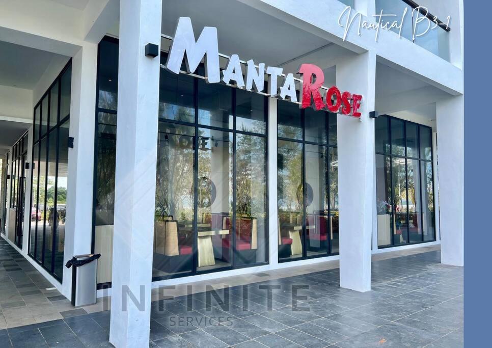 Roxy Sematan Beach Apartment 2BR or Studio photo 3