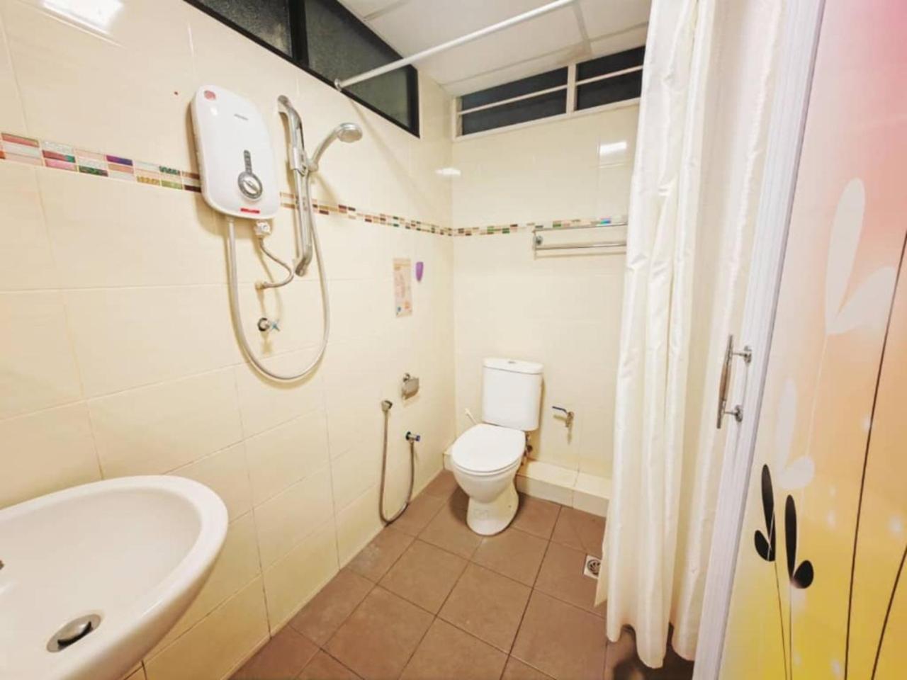 12 George town 6room terrace gurney heritage adventist hospital restaurant shopping mall photo 6