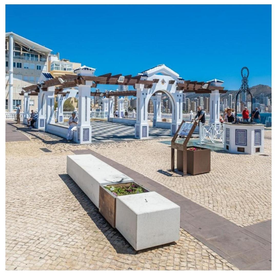 Luxury Primerísima Línea Playa Poniente Benidorm con 6,5 mts de Vistas Frontales al mar y Parking view 4