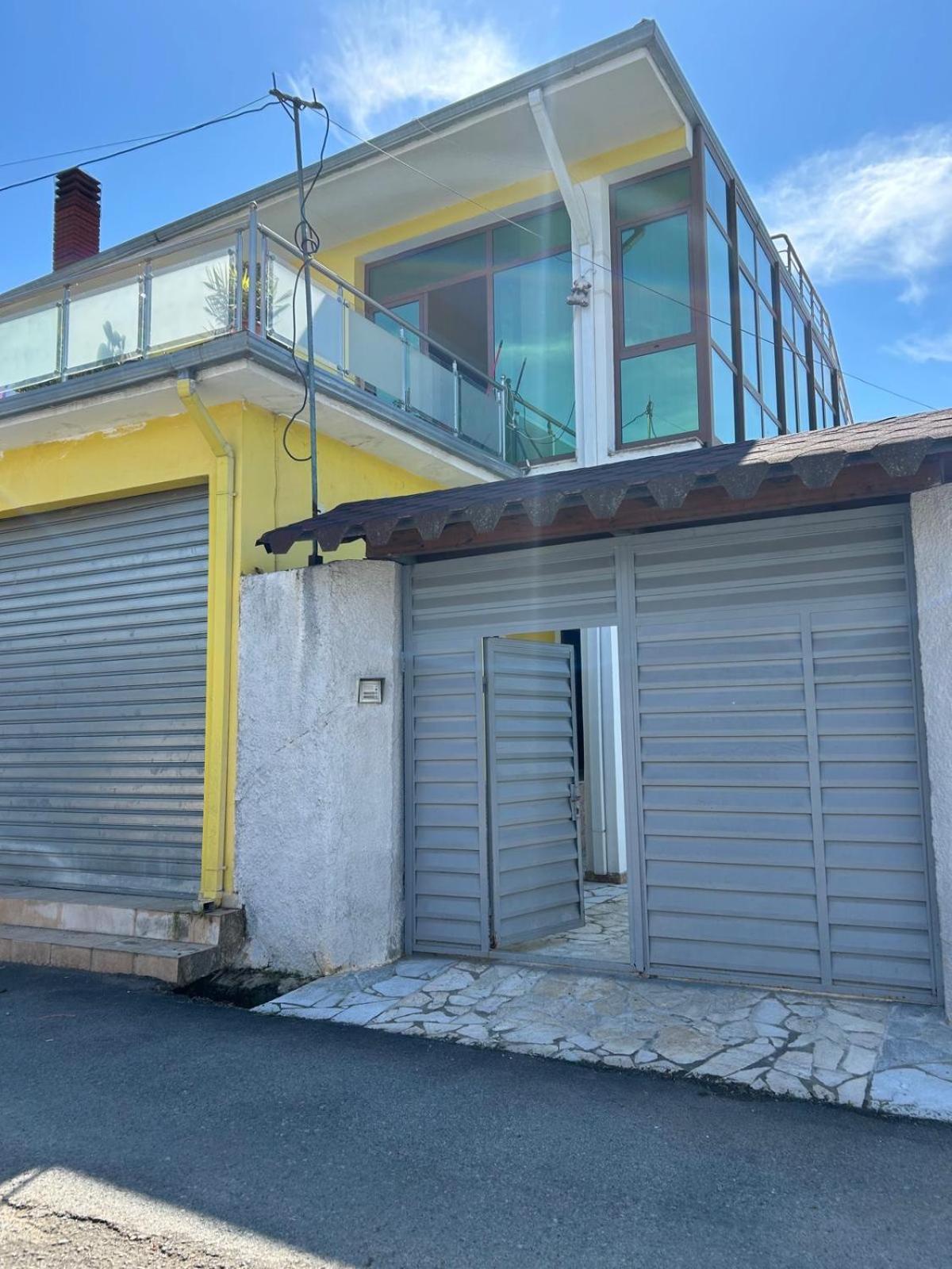 Tota apartments