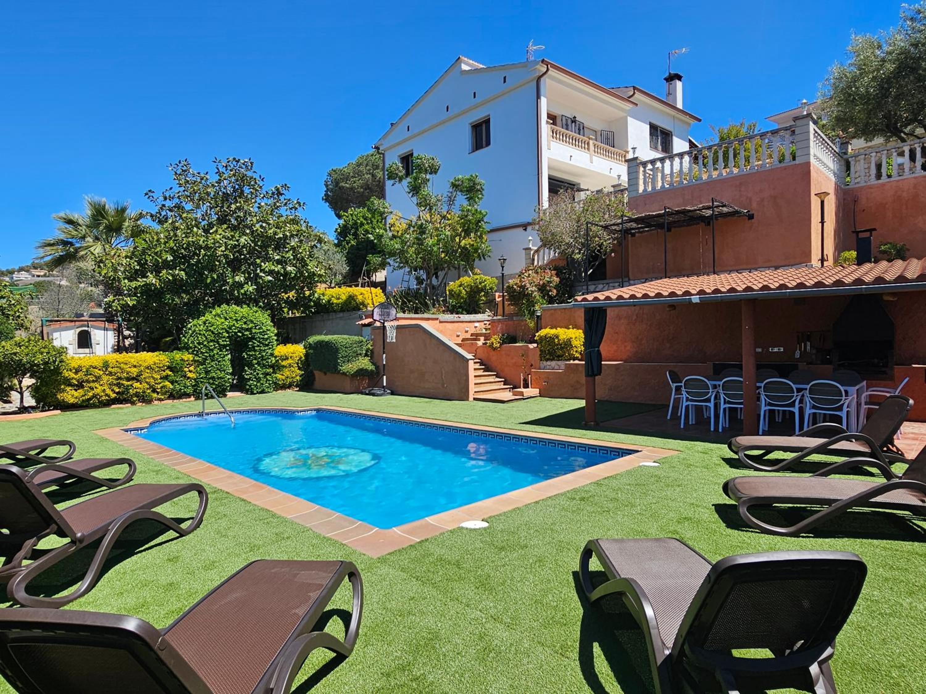 Hotel VILLA ARBUCIES with private pool - Image 1