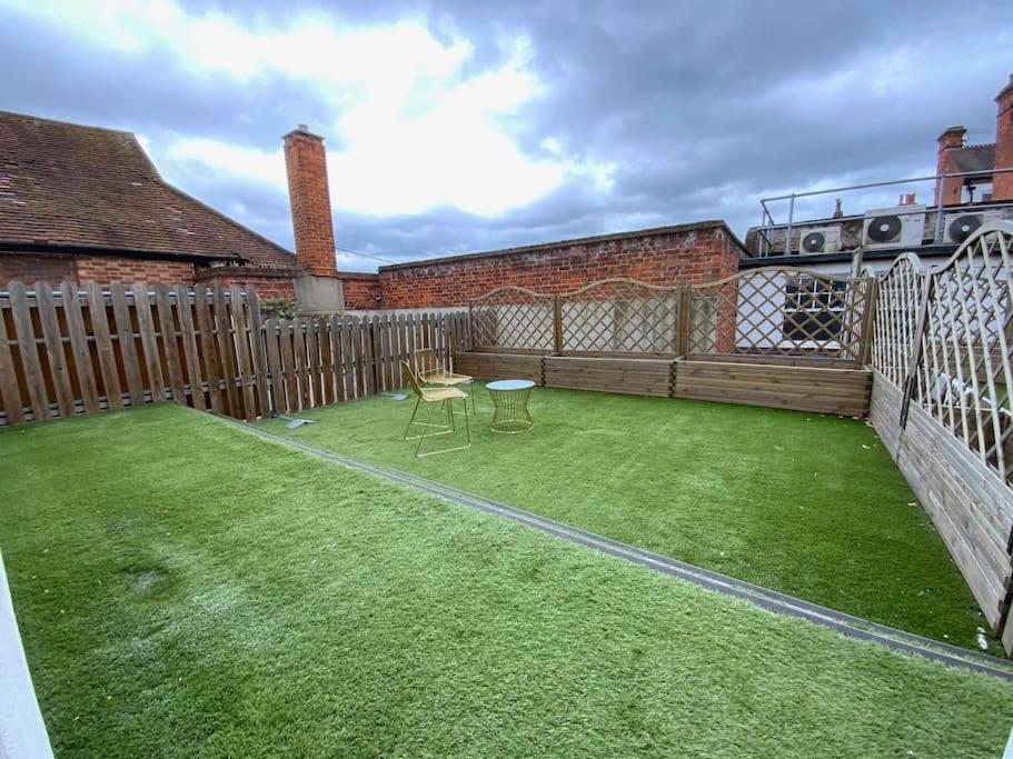 Modern 1 bedroom serviced apartment with garden view 4