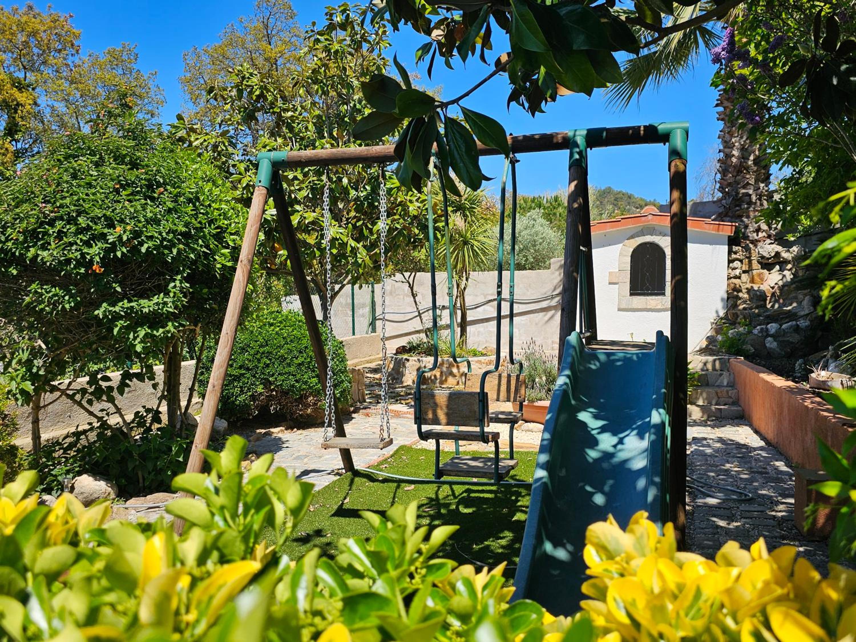 VILLA ARBUCIES with private pool