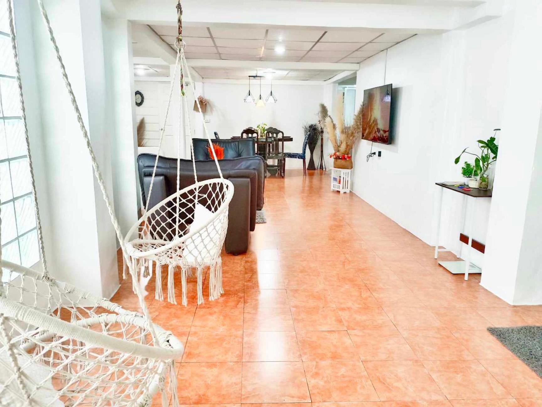 Getaway Villa Bangkok - 4 Bedroom,6 Beds and 5 Bathroom