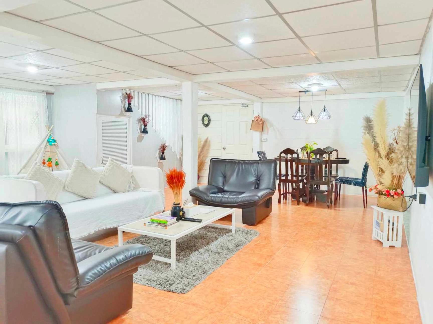 Getaway Villa Bangkok - 4 Bedroom,6 Beds and 5 Bathroom