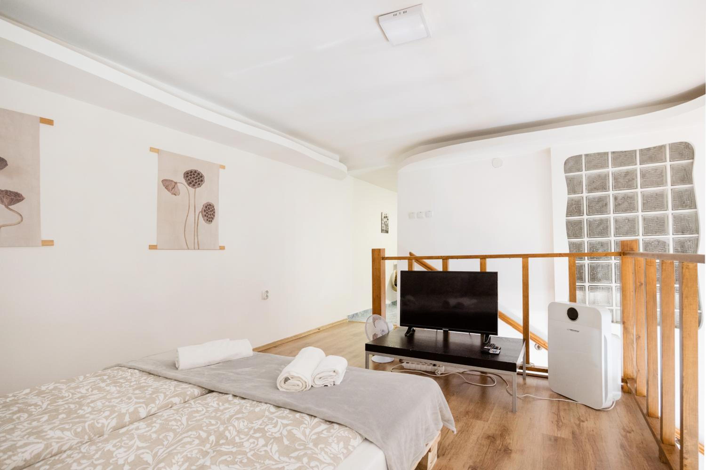 Stylish Natural Apartment with SAUNA - Heroes Square