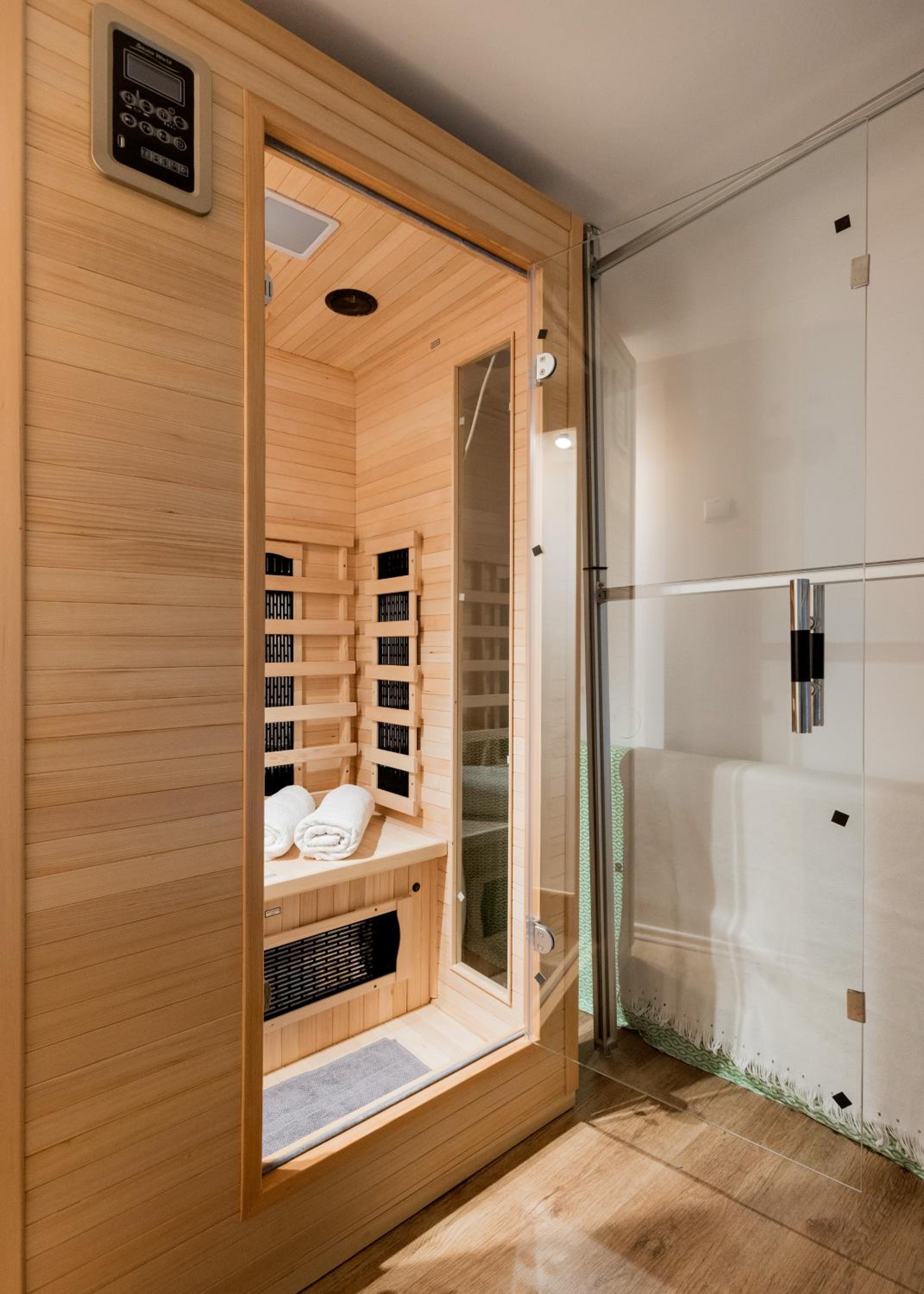 Stylish Natural Apartment with SAUNA - Heroes Square