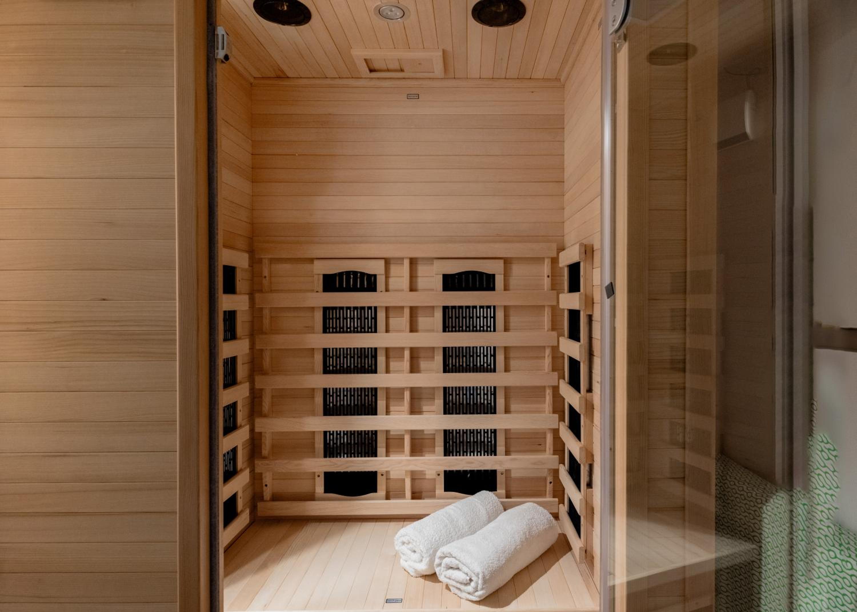 Stylish Natural Apartment with SAUNA - Heroes Square