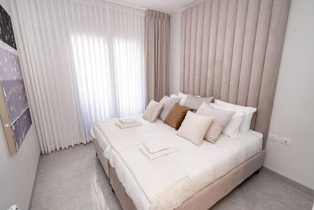 Luxurious Apt with Private Heated Pool City Center view 3