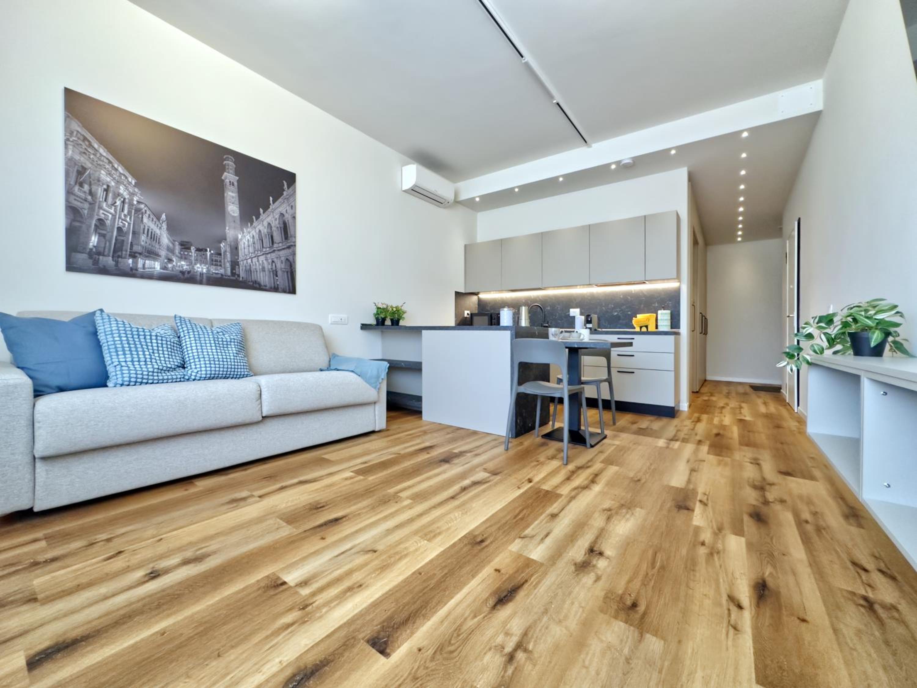 Vicenza - Modern StudioS near the Station! view 4