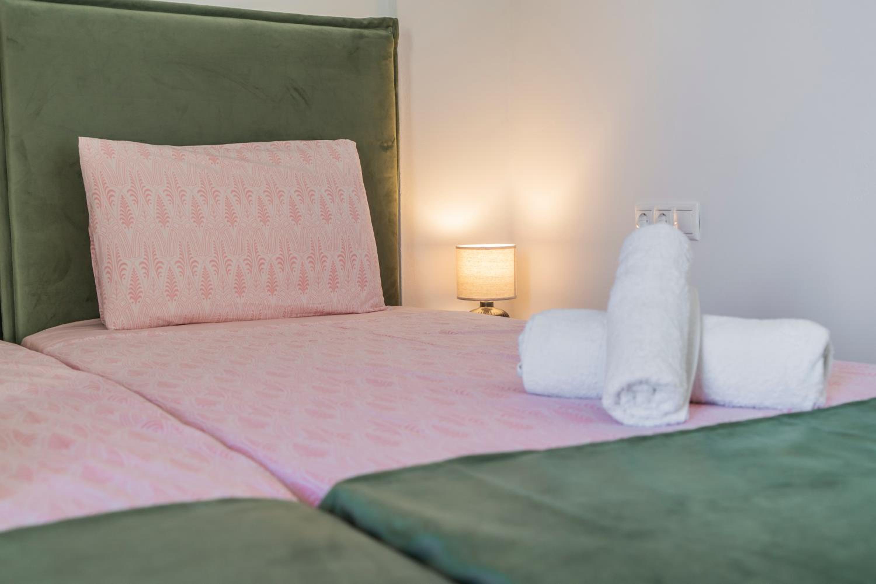 NEON 2BR Luxurious Central Apt Heraklion photo 3