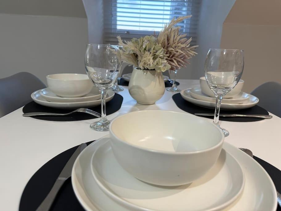 Modern, spacious with s/king bed Apartment view 3