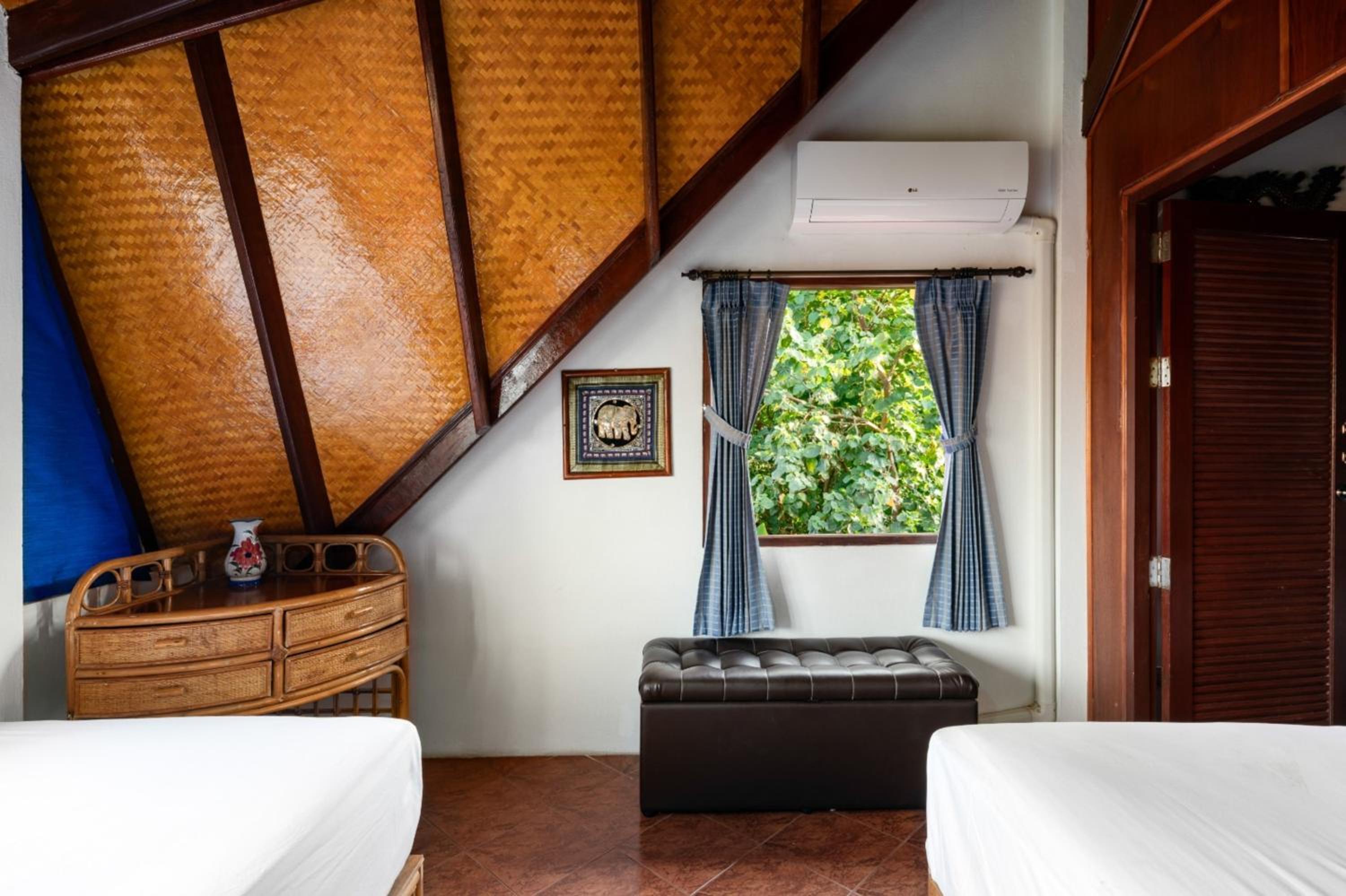 Beachfront Villa, Bang Po view 3