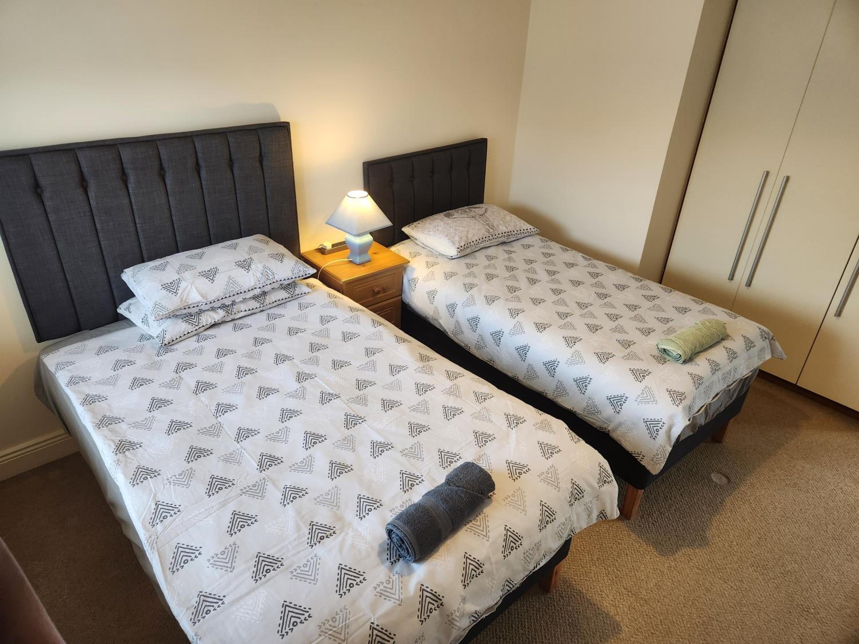 Nice Dublin 3 bedrooms near Airport & Dublin City 7people