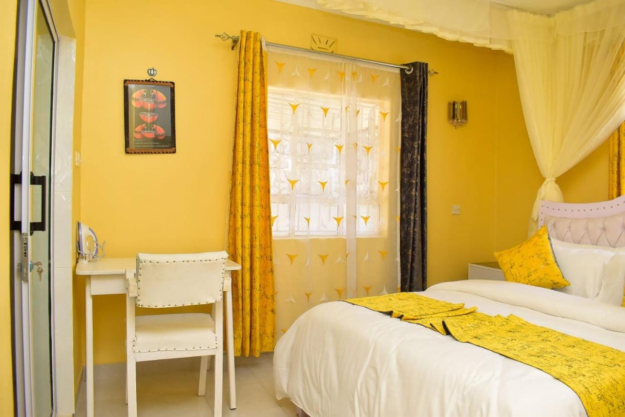 Aggie's BnB- Entire 3-Bedroom Bungalow