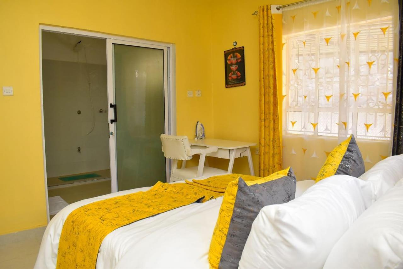 Aggie's BnB- Entire 3-Bedroom Bungalow